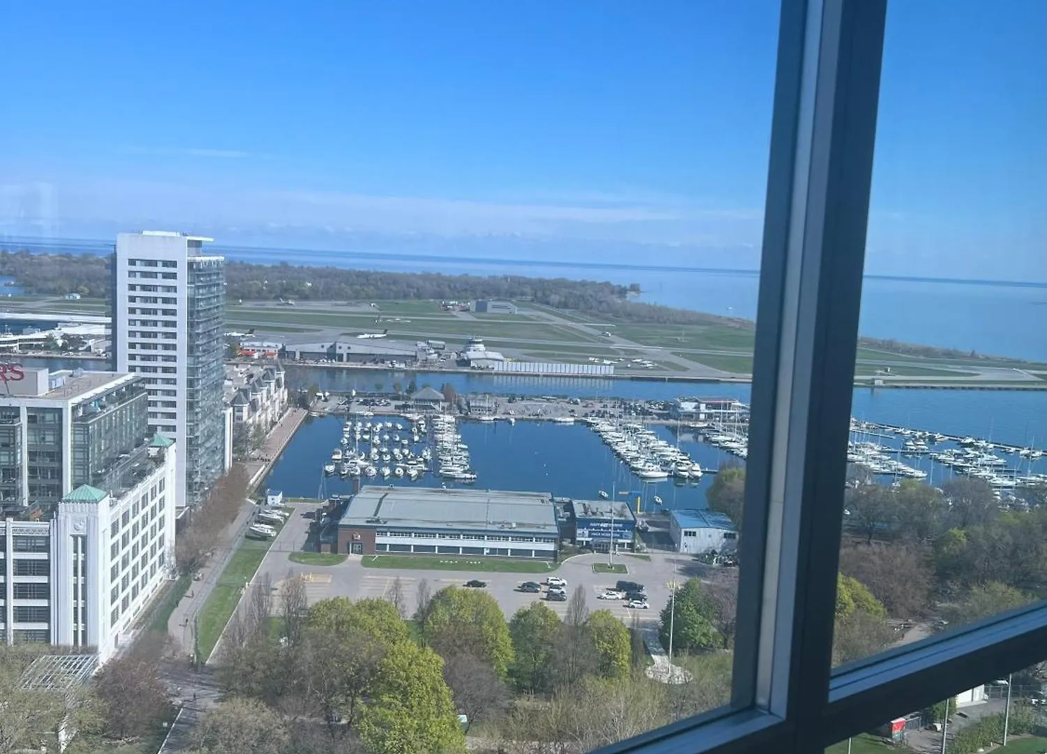 Downtown Toronto Suite By The Water Apartment